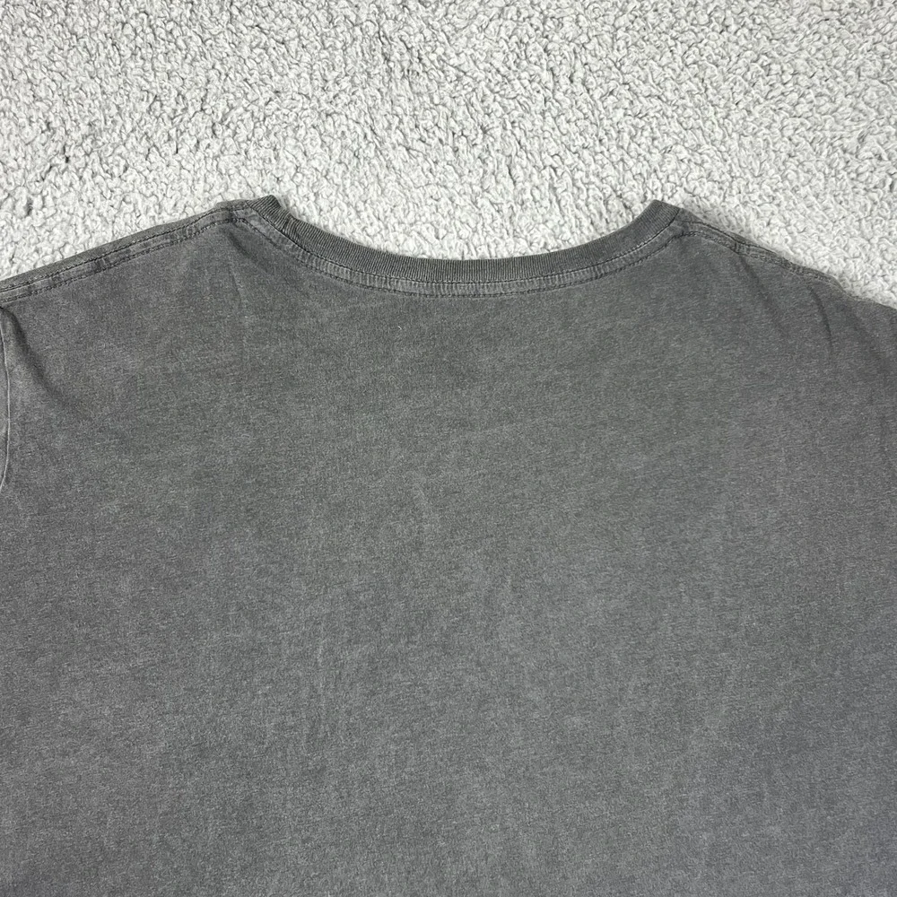 True Religion Graphic T-Shirt Buddha Guitar Logo Gray Men's Size 2XL VTG‎ NWT